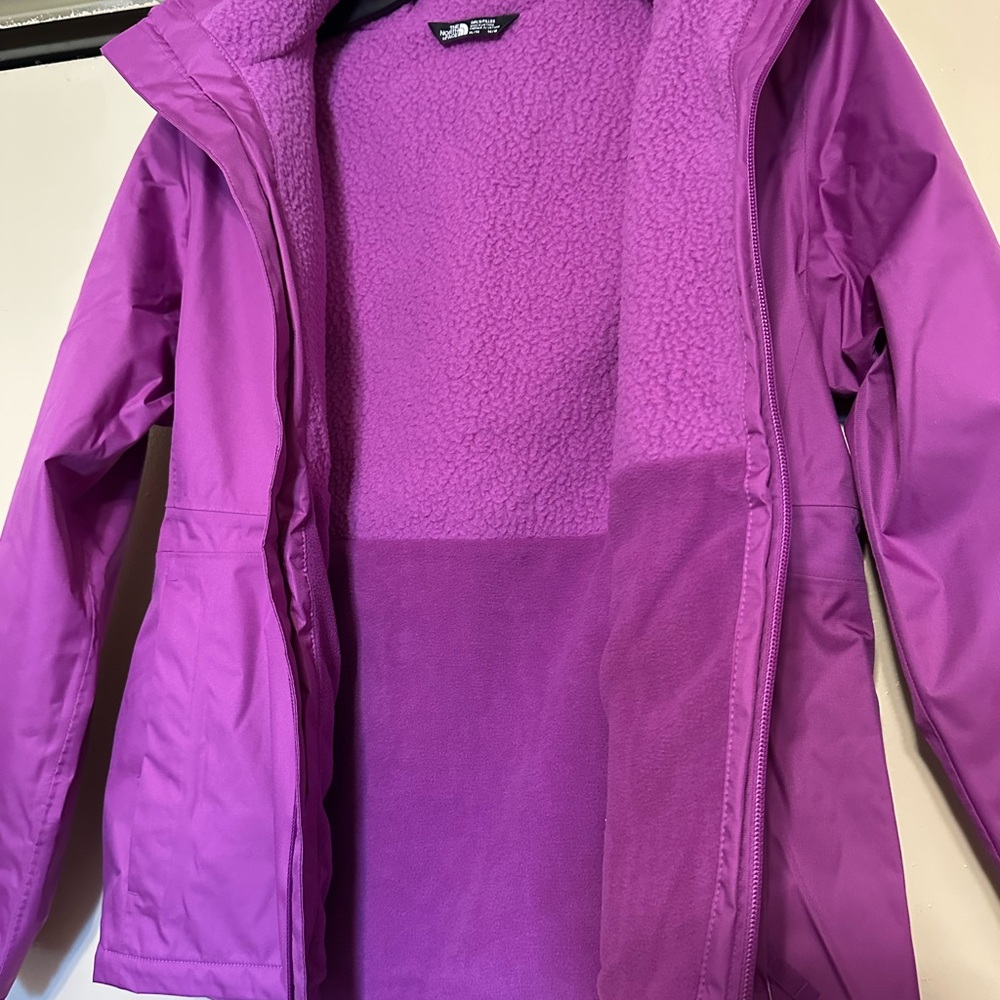 The North Face Big Girls'  Size XL Hooded Purple Rain Jacket. - Picture 6 of 10
